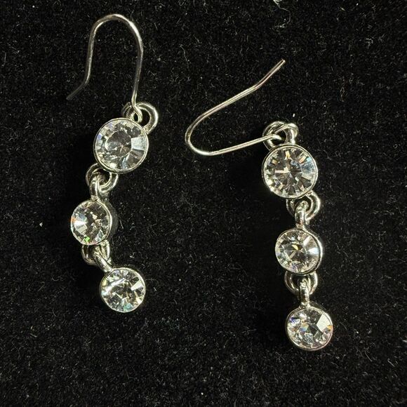 Pair of Sparkling Rhinestones Dangle Drop Earrings good quality costume - Picture 2 of 7